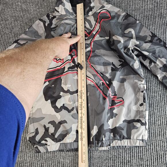 Jordan Jacket Boys Medium 10-12 Gray Camo Hooded Windbreaker Jumpman Nike - Picture 13 of 14